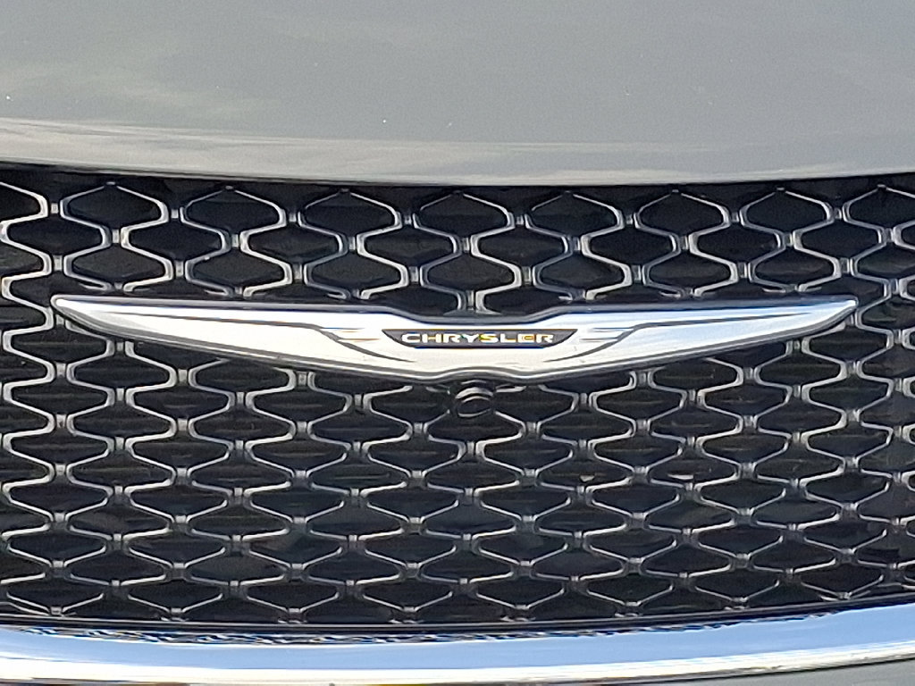 Used 2025 Chrysler Pacifica Select FWD image 28