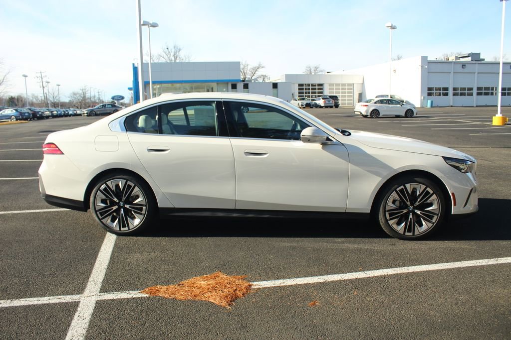 New 2026 BMW 530i xDrive w/ Premium Package AWD/4WD image 11