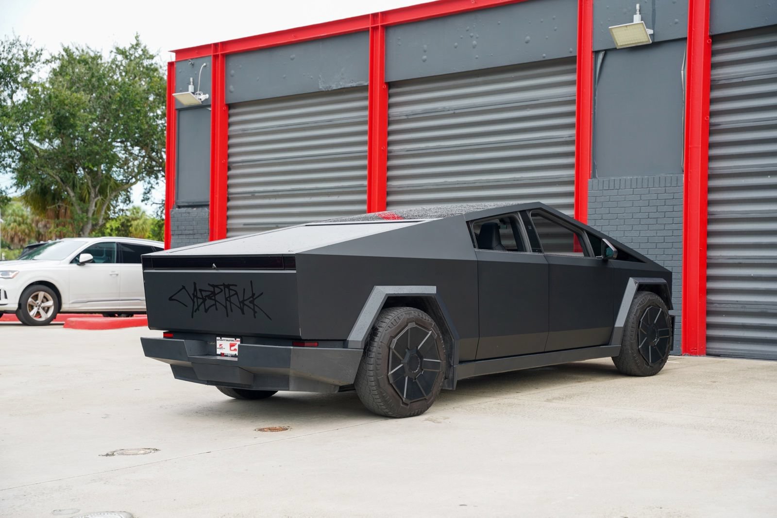 Used 2024 Tesla Cybertruck AWD Crew Cab image 10