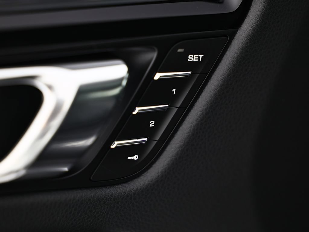 New 2026 Porsche Macan AWD/4WD image 20