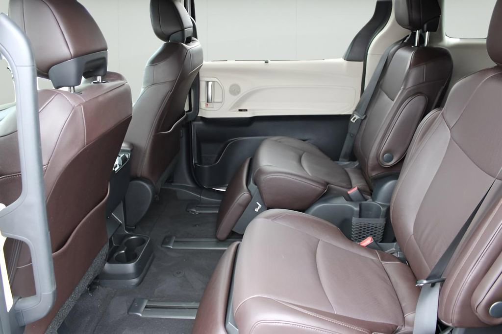 Certified 2024 Toyota Sienna Platinum image 20