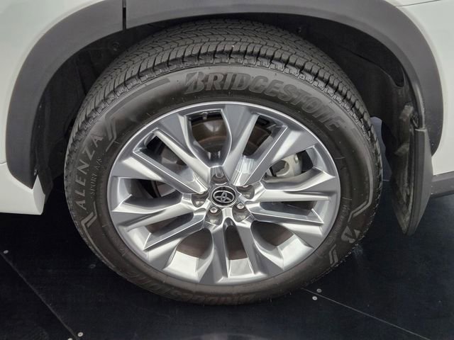 Used 2023 Toyota Highlander Limited image 11