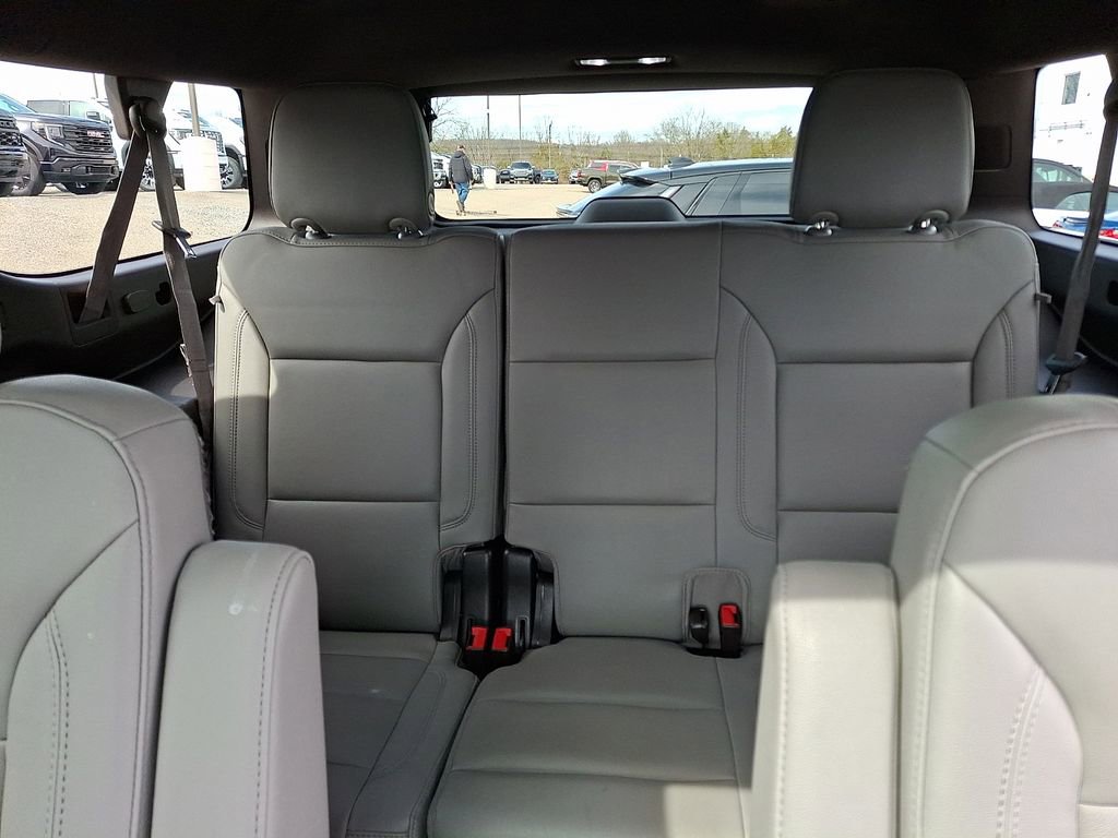 Used 2023 Chevrolet Suburban LT w/ Luxury Package image 14