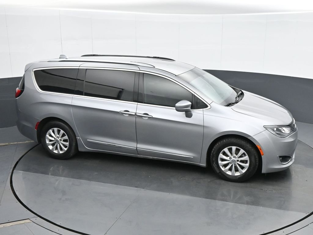 Used 2019 Chrysler Pacifica Touring-L image 24