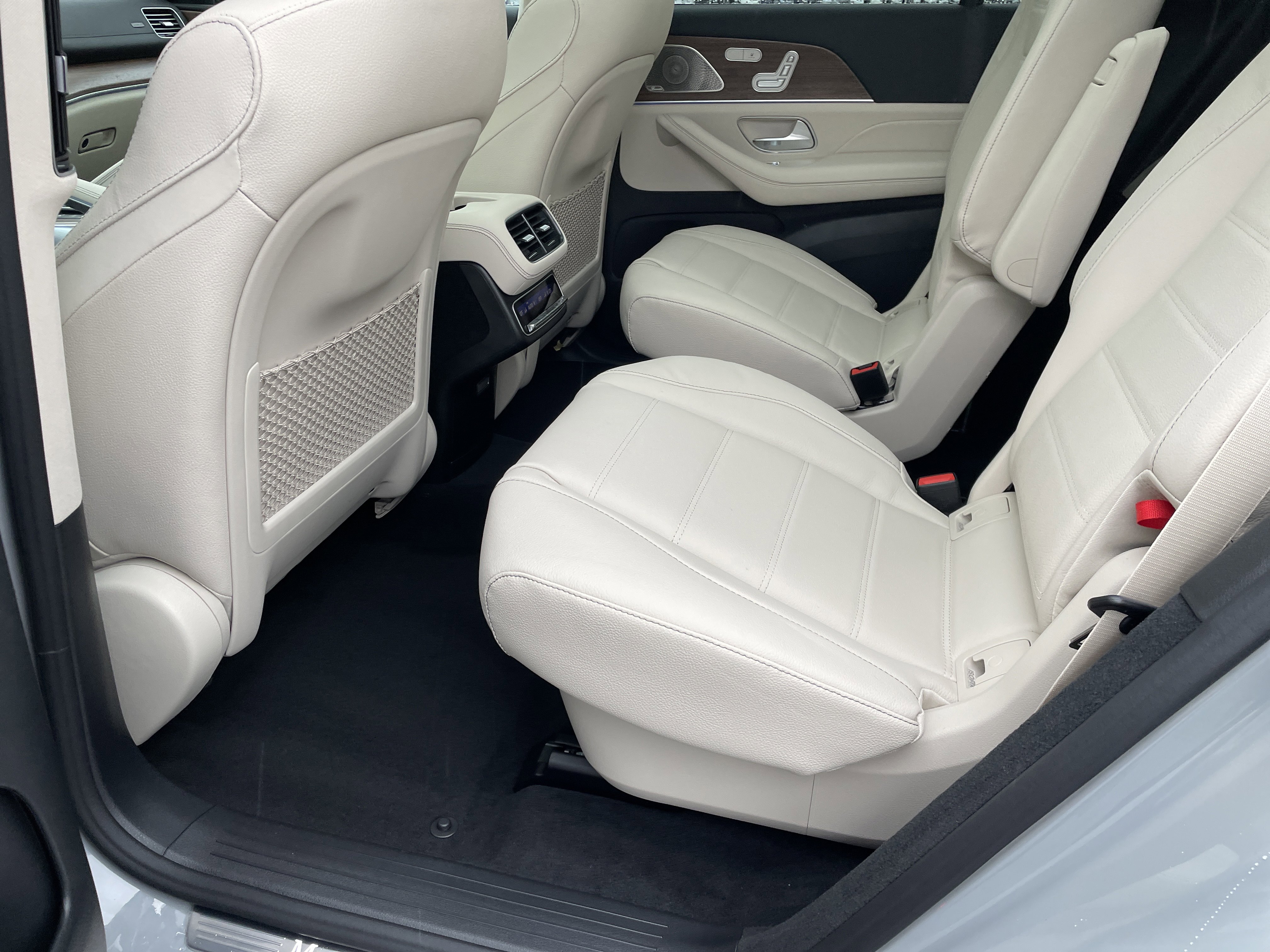 New 2026 Mercedes-Benz GLS 450 4MATIC image 37