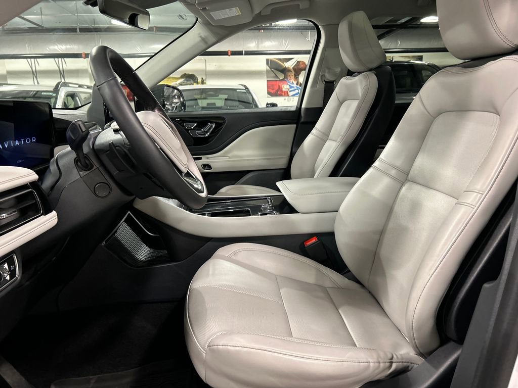 Used 2026 Lincoln Aviator AWD image 10