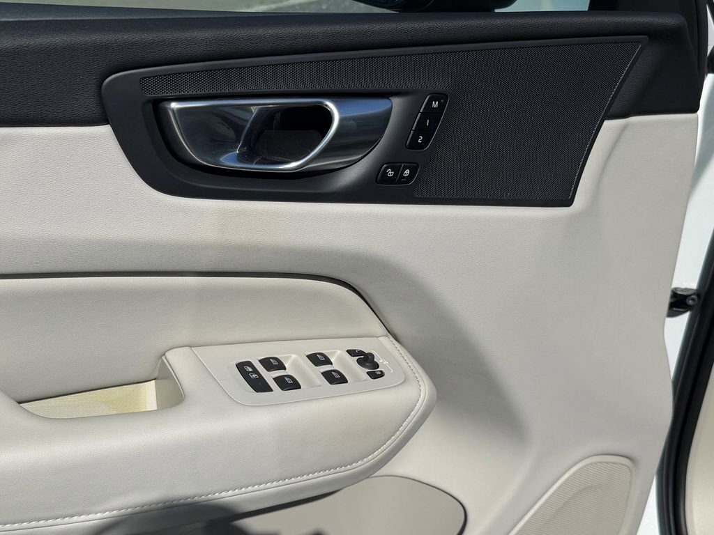 Used 2024 Volvo XC60 B5 Plus w/ Climate Package AWD/4WD image 28