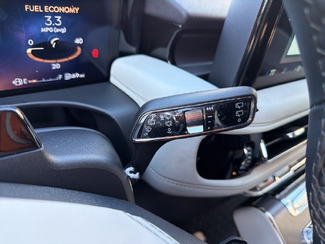 New 2027 Lincoln Aviator AWD image 28