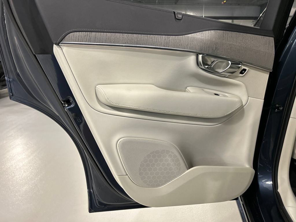 Certified 2025 Volvo XC90 T8 Ultra w/ Protection Package Premier AWD/4WD image 22