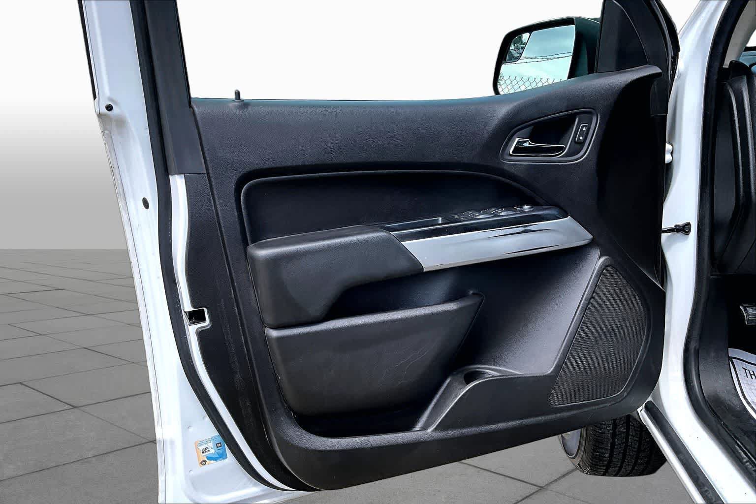 Used 2018 Chevrolet Colorado LT w/ LT Convenience Package RWD image 22