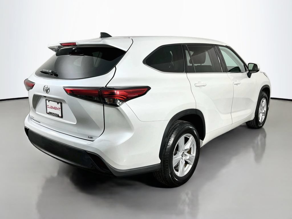 Used 2022 Toyota Highlander LE FWD image 7