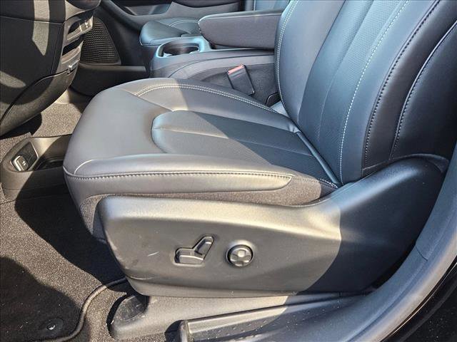 New 2026 Chrysler Pacifica Select image 4