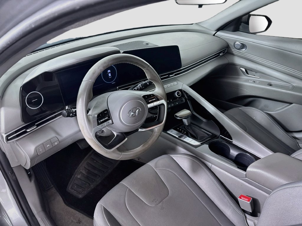 Used 2023 Hyundai Elantra SEL w/ Convenience Package FWD image 9