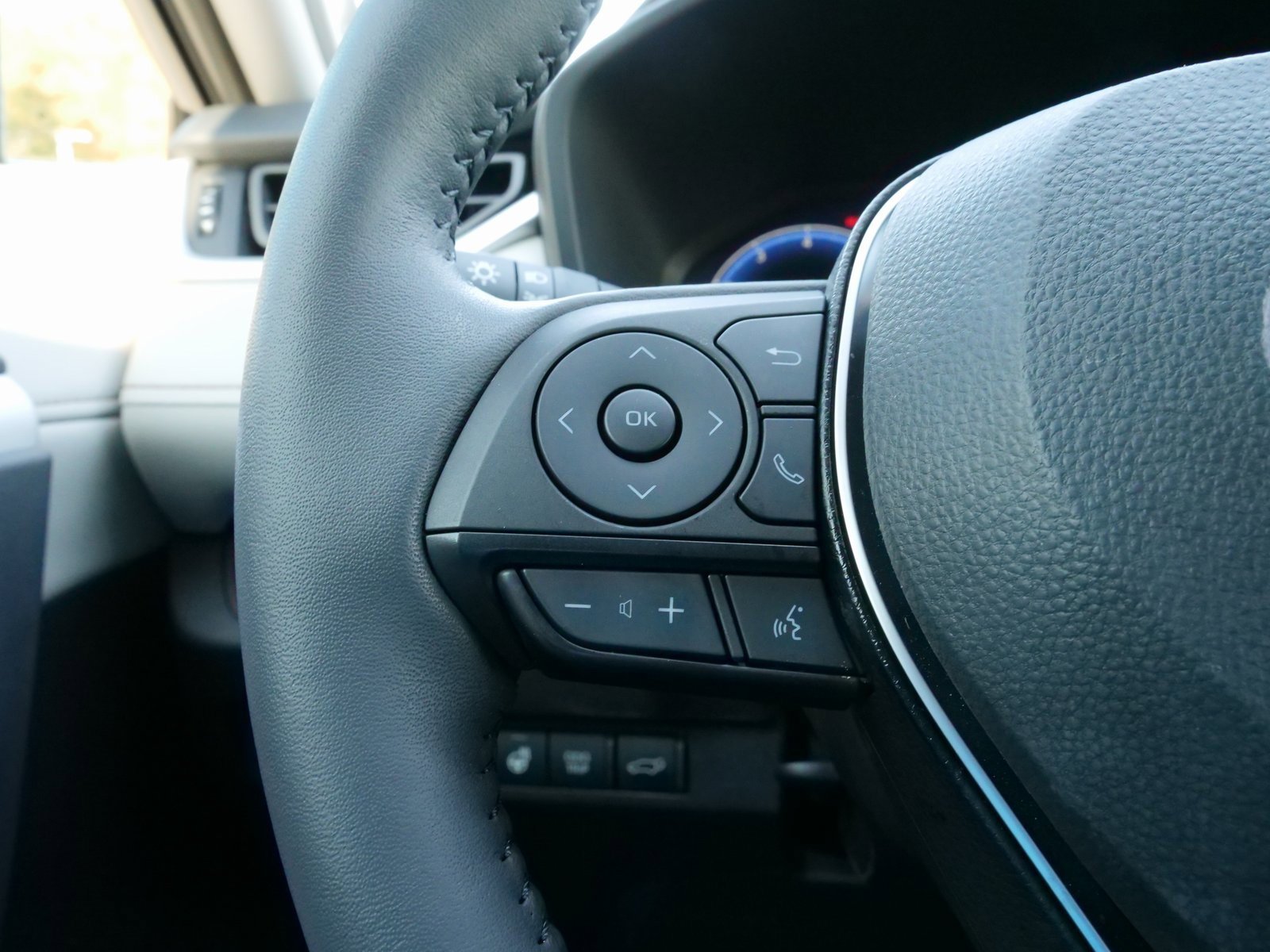 Used 2025 Toyota RAV4 Limited image 21