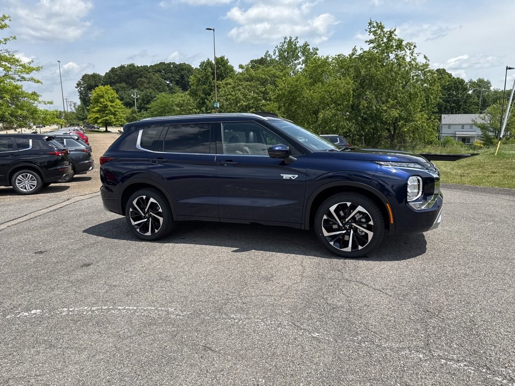 New 2025 Mitsubishi Outlander SEL image 3