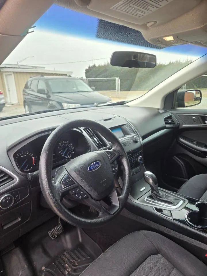 Used 2017 Ford Edge SE w/ Cargo Accessory Package FWD image 9