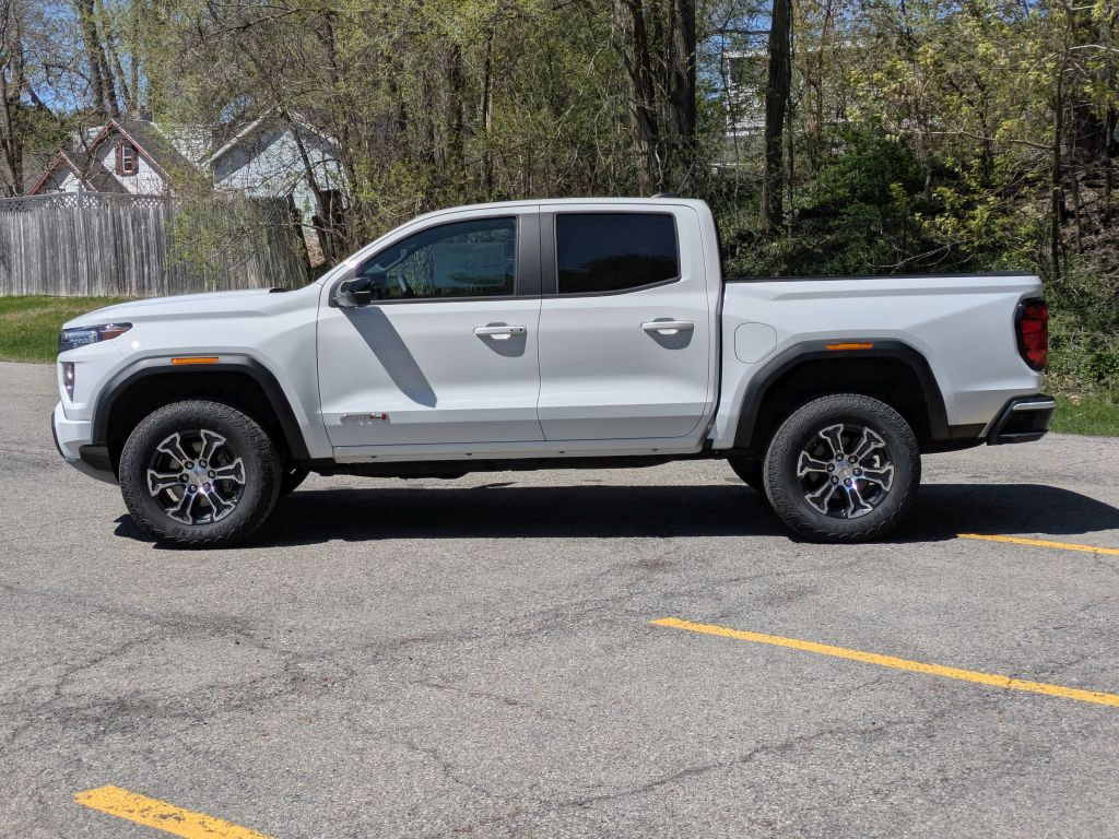 New 2025 GMC Canyon AT4 w/ Technology Plus Package AWD/4WD image 4