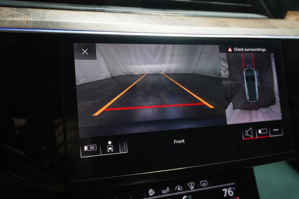 Used 2019 Audi e-tron Prestige w/ Prestige Package AWD/4WD image 27