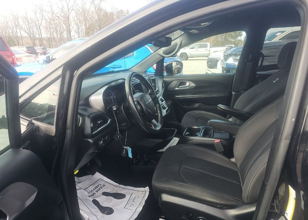 Used 2019 Chrysler Pacifica Touring Plus w/ S Appearance Package image 3