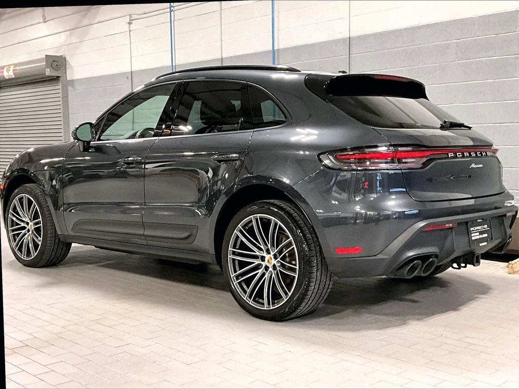Certified 2024 Porsche Macan image 3