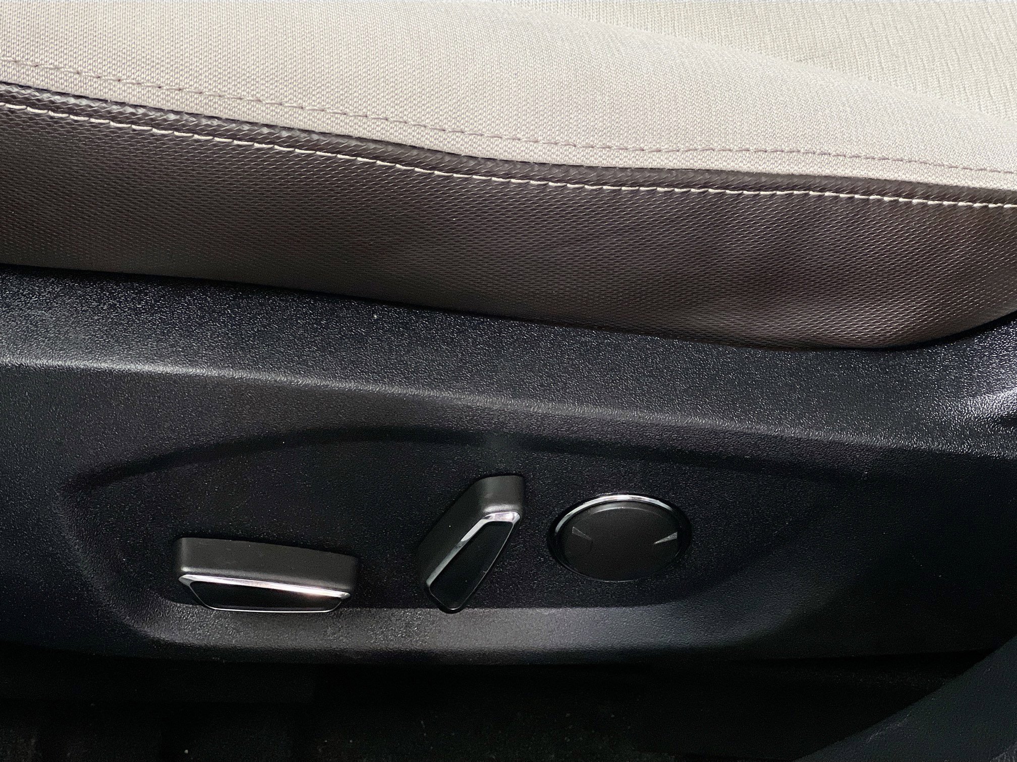 Used 2020 Ford Fusion SE w/ Equipment Group 151A image 15