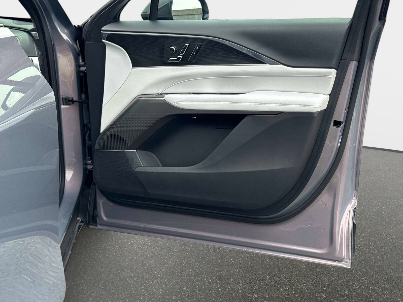 Certified 2024 Cadillac Lyriq Luxury image 11