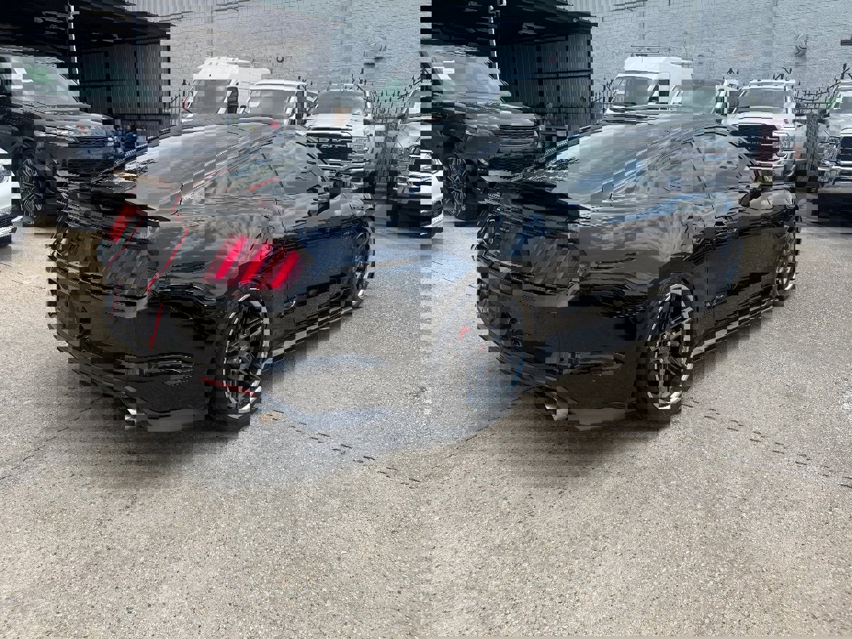 Used 2017 Ford Mustang GT w/ Black Accent Package RWD image 4