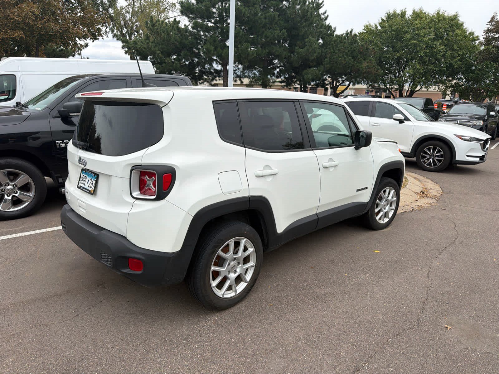 Used 2023 Jeep Renegade Latitude AWD/4WD image 4