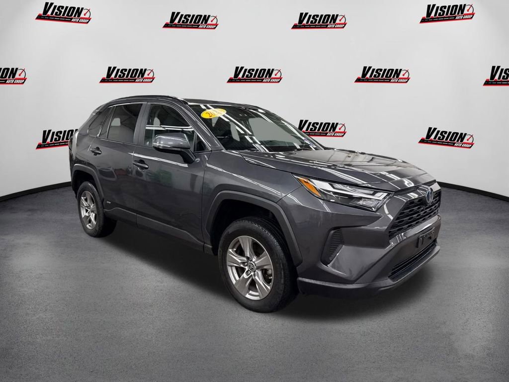 Used 2023 Toyota RAV4 LE video 3