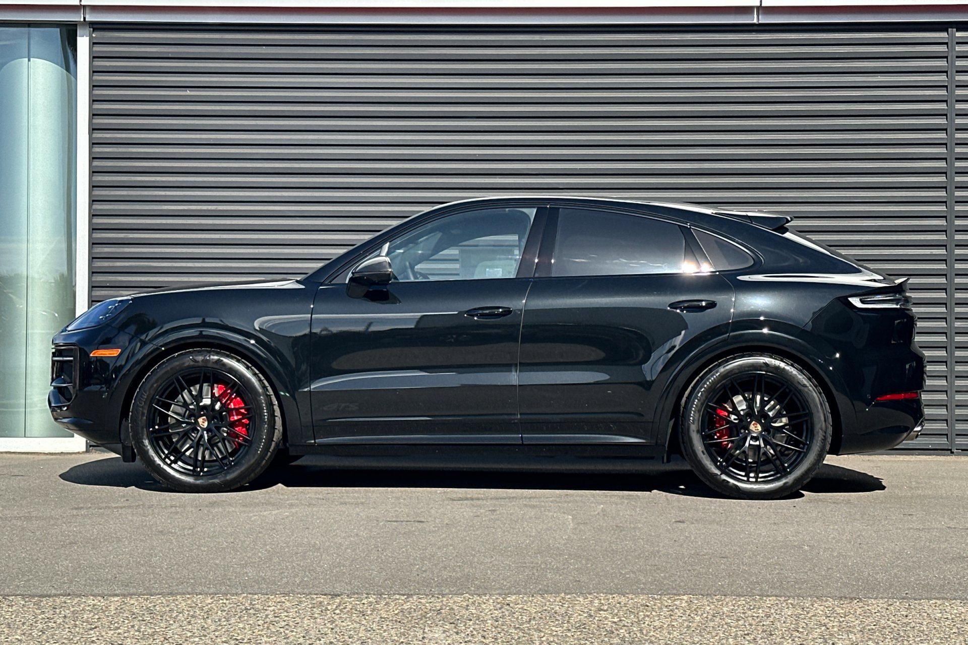New 2026 Porsche Cayenne GTS image 2