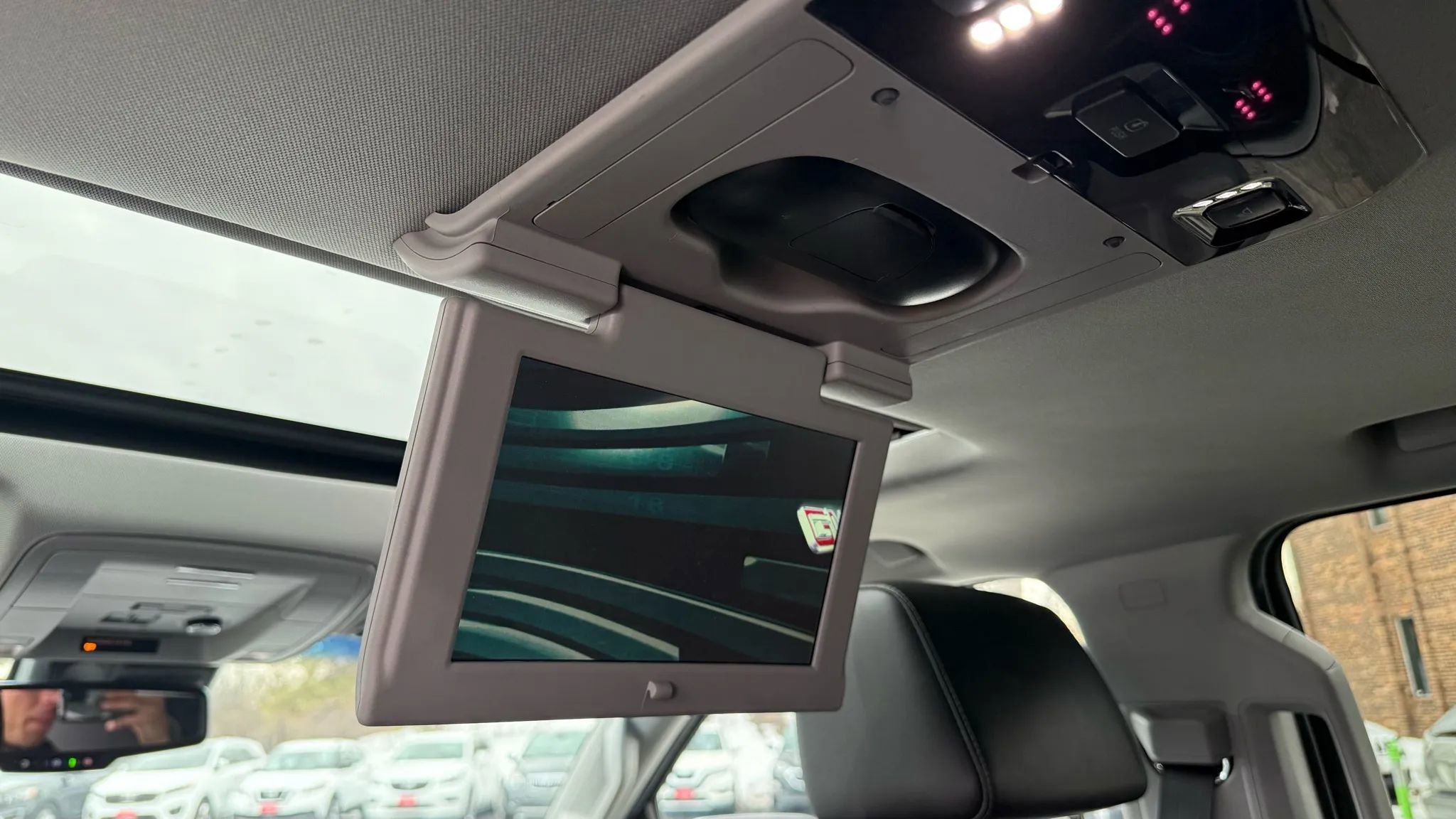 Used 2018 GMC Yukon SLT w/ Open Road Package image 26