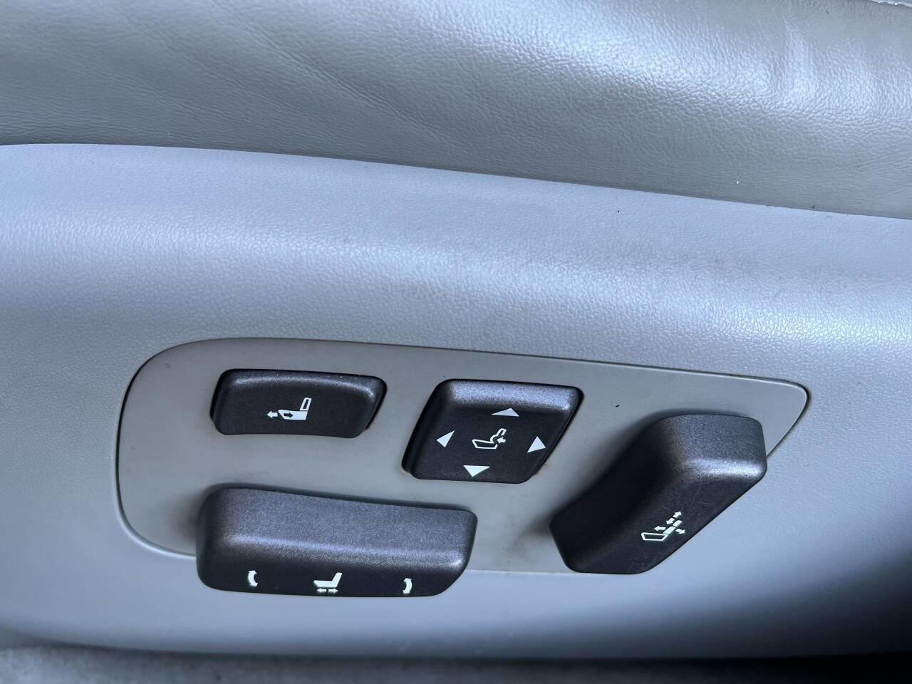 Used 2011 Lexus LS 460 AWD w/ Comfort Pkg image 23