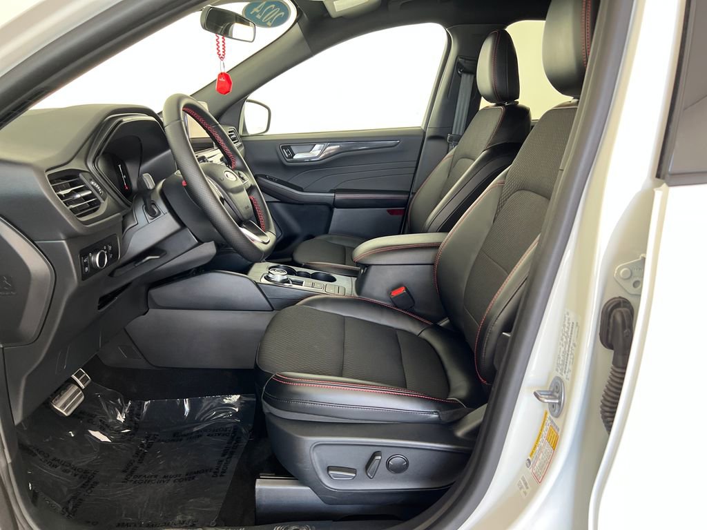 Used 2024 Ford Escape ST-Line w/ Equipment Group 301A FWD image 11