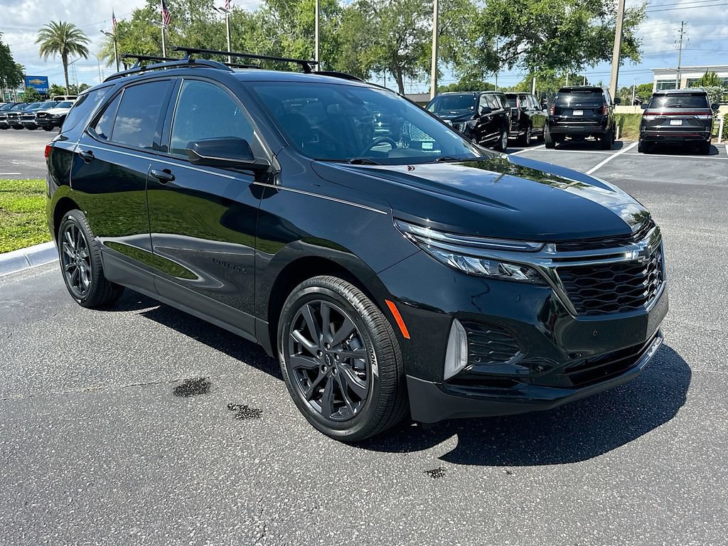 Used 2023 Chevrolet Equinox RS FWD image 3