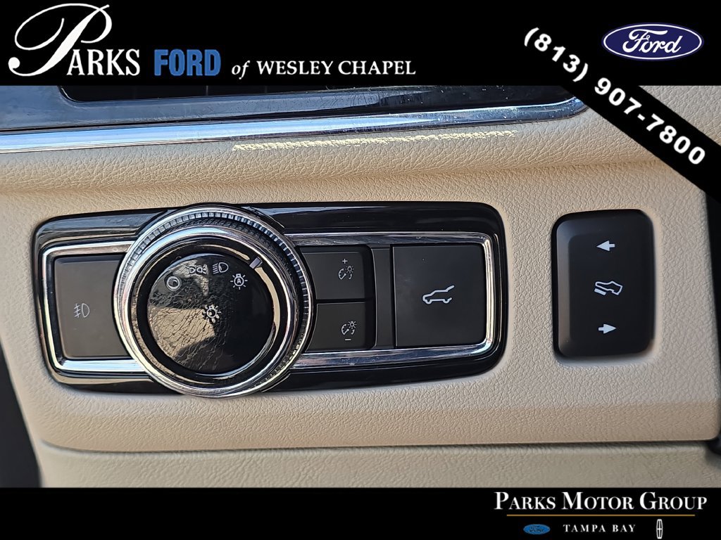 Used 2021 Lincoln Navigator Reserve w/ Luxury Package RWD image 29