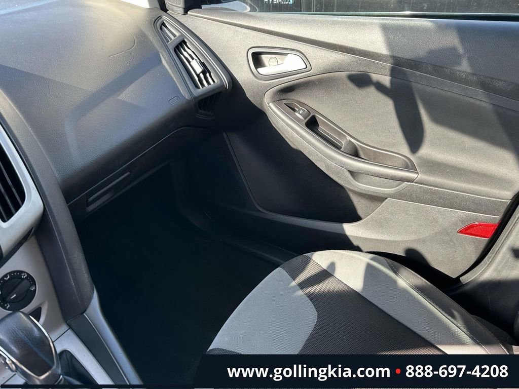 Used 2014 Ford Focus SE w/ SE Sport Package image 30