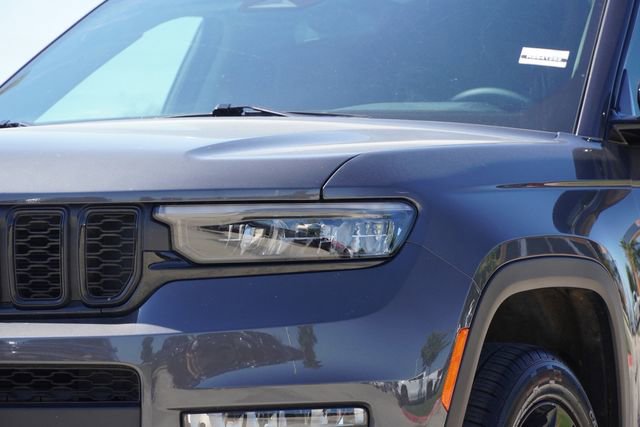 Used 2024 Jeep Grand Cherokee L Limited w/ Black Appearance Package image 4