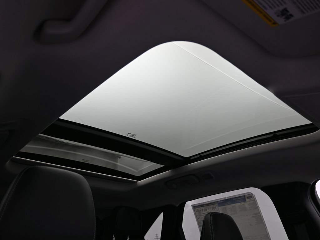 New 2024 Ford Escape SE w/ PHEV Premium Package FWD image 5