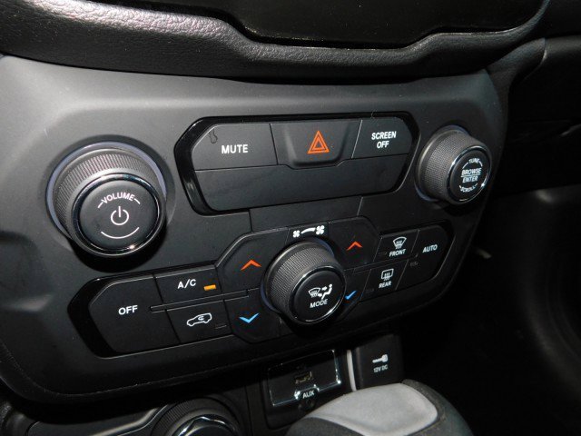 Used 2018 Jeep Renegade Altitude image 25