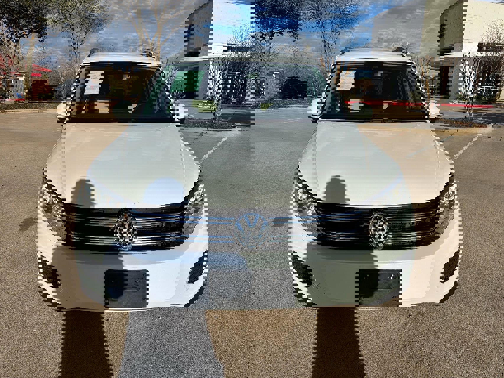 Used 2017 Volkswagen Tiguan S image 2