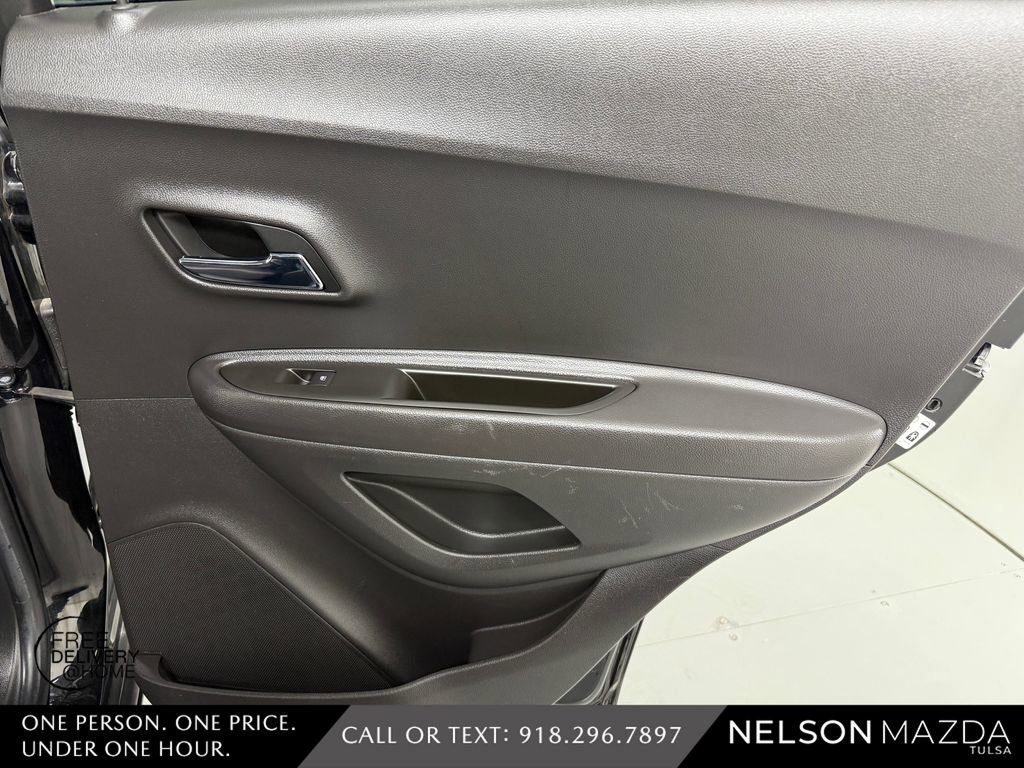 Used 2020 Chevrolet Trax LT w/ Redline Edition image 40