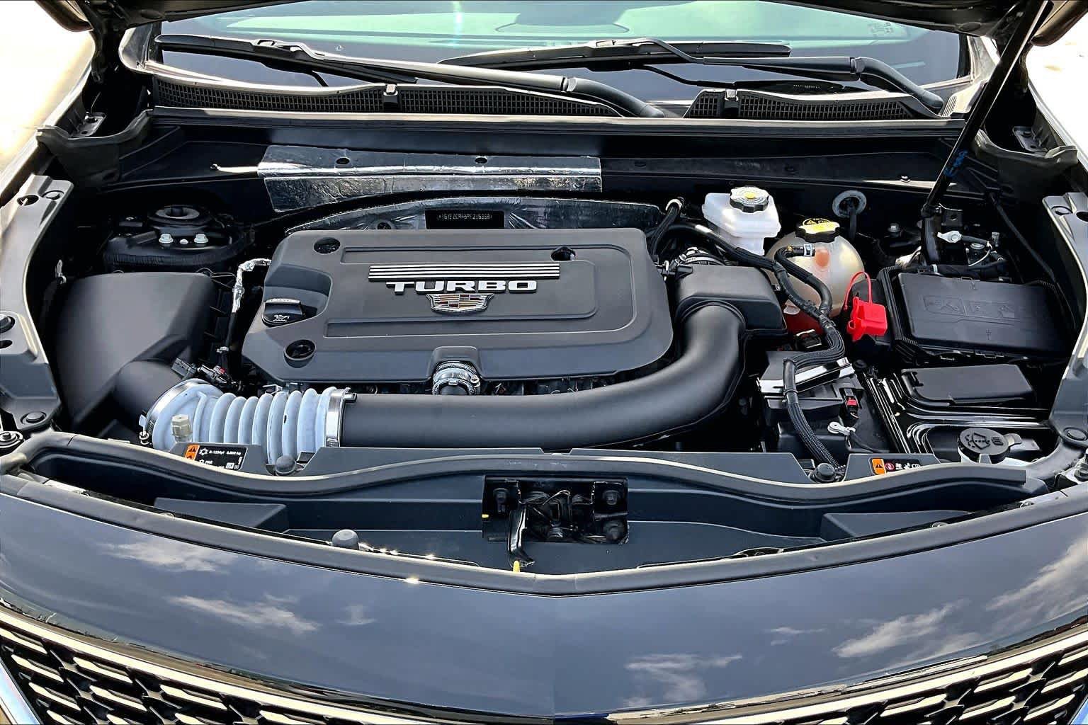 Used 2023 Cadillac XT4 Premium Luxury w/ Cold Weather Package FWD image 31