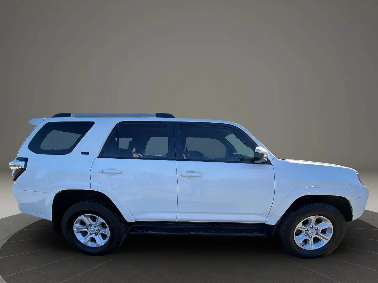 Used 2022 Toyota 4Runner SR5 AWD/4WD image 4