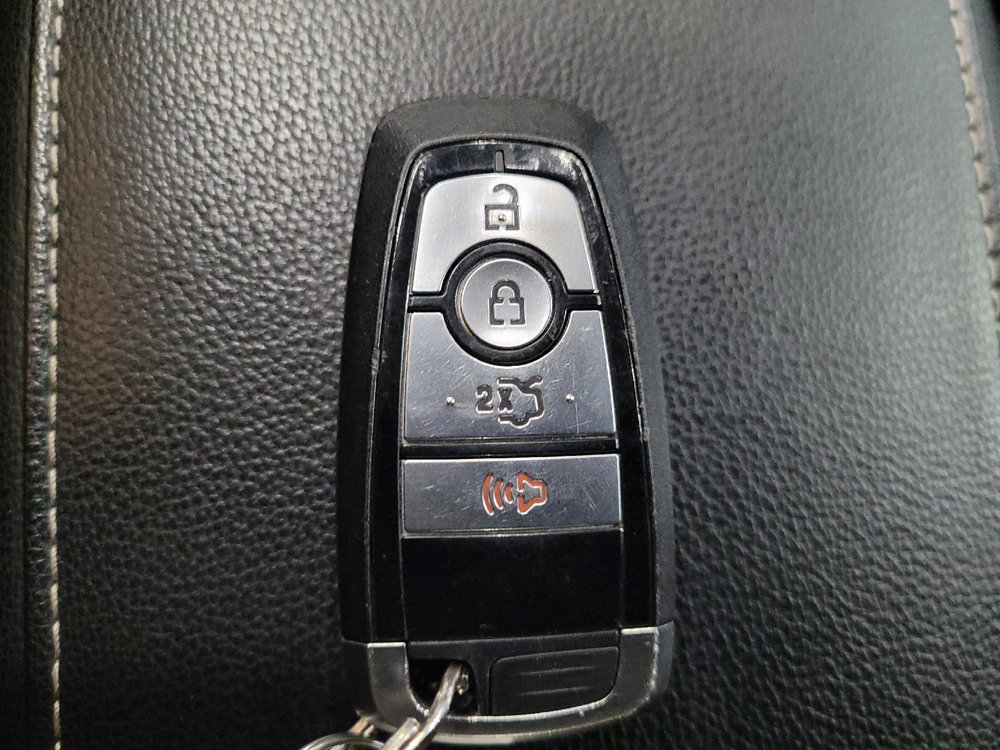 Used 2020 Ford Fusion SE FWD image 32