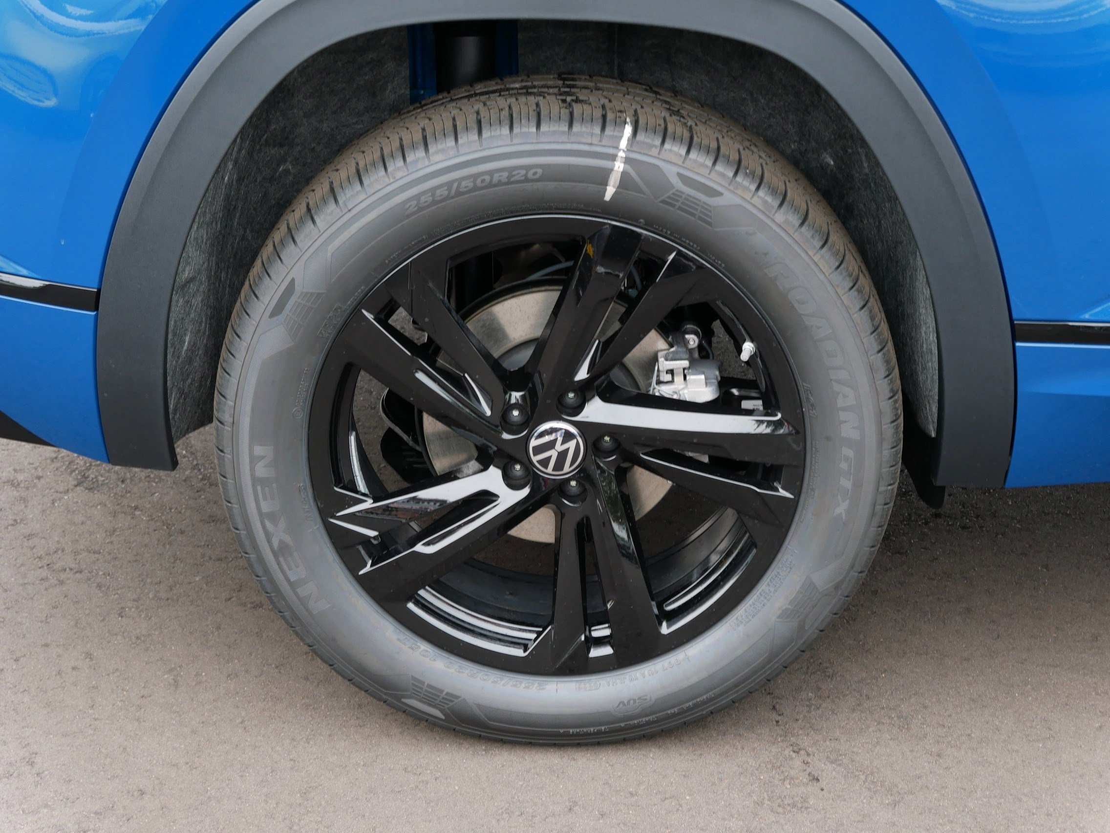 New 2026 Volkswagen Atlas Cross Sport SEL R-Line image 5