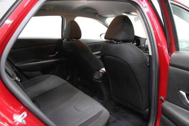 Used 2021 Hyundai Elantra SE w/ Cargo Package FWD image 23