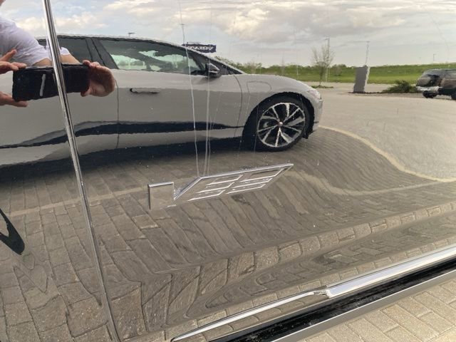 Used 2025 Cadillac Escalade V AWD/4WD image 11