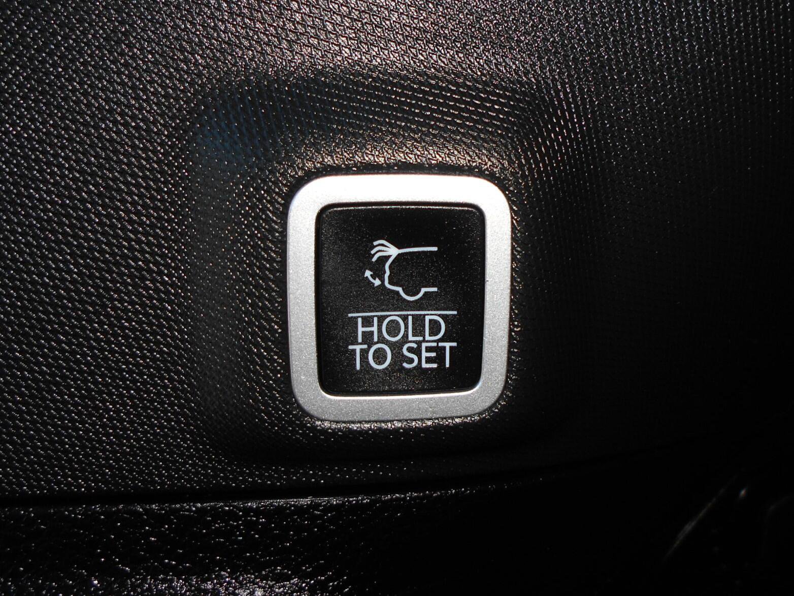 Certified 2023 Jeep Grand Cherokee Limited AWD/4WD image 22