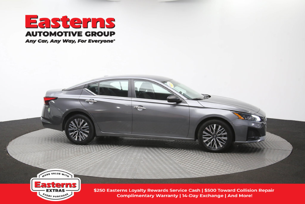 Used 2025 Nissan Altima 2.5 SV FWD image 46
