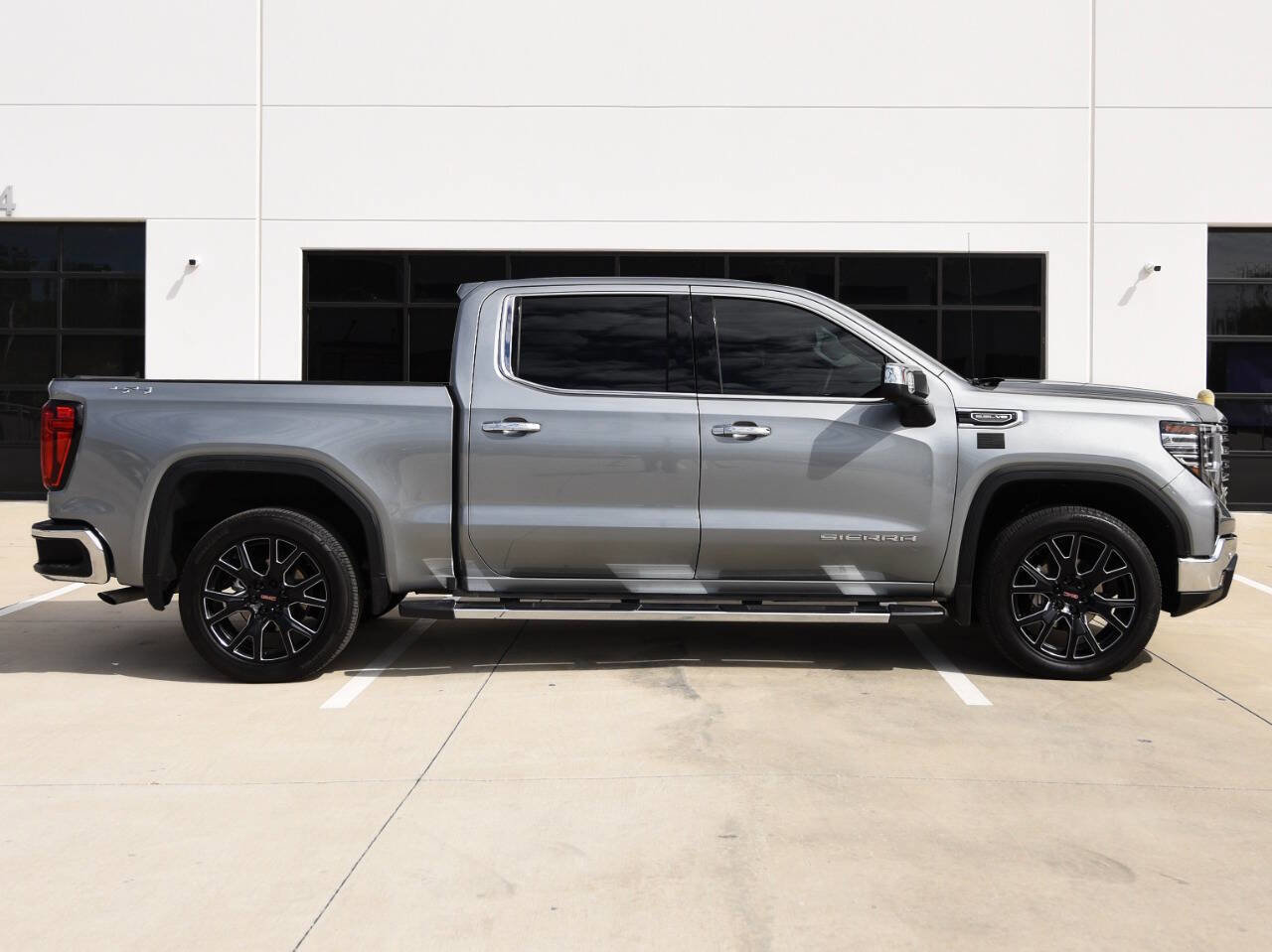Used 2025 GMC Sierra 1500 SLT w/ SLT Premium Plus Package image 9